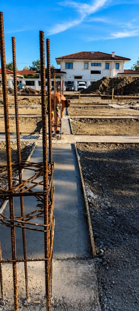 Fundații finalizate și pregătite pentru structura de rezistență