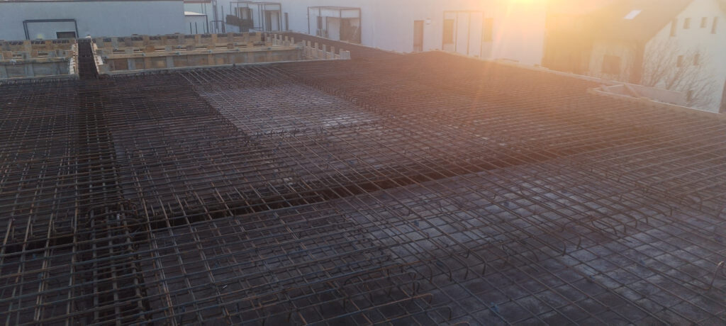 Pregătirea planșeului pentru betonare — verificarea armăturilor