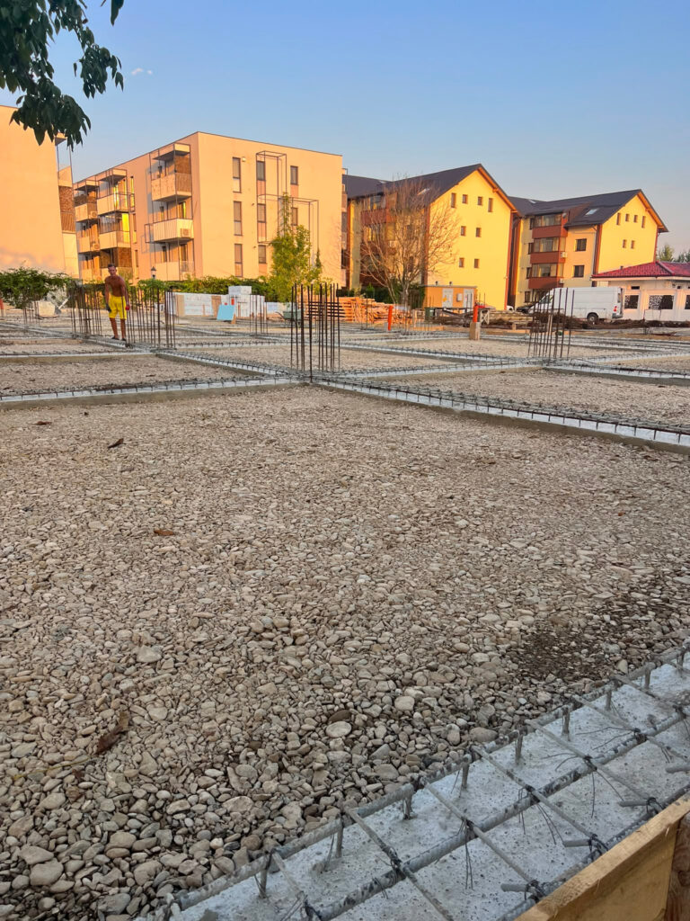 Platforma pregătită înainte de turnarea plăcii